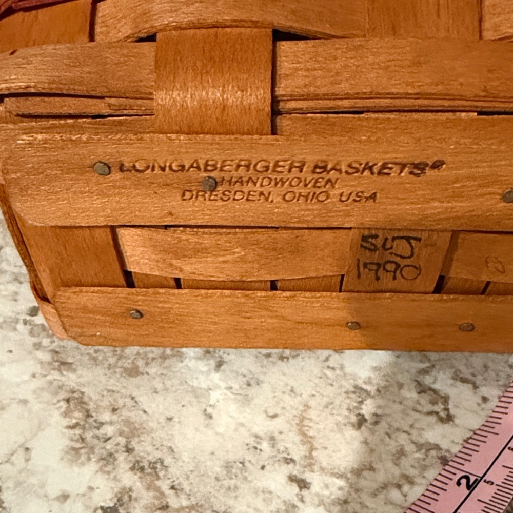 Longaberger Brown Wooden Basket with Cream Heart-Print Liner - Picture 4 of 4